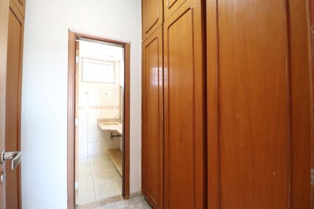 Closet de apartamento para alugar com 1 quarto, 62m² em Daniel Fonseca, Uberlândia