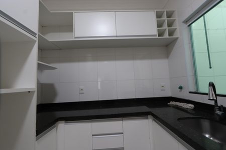 Casa de condomínio à venda com 69m², 2 quartos e 1 vagaCozinha