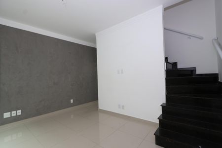 Sala de casa de condomínio à venda com 2 quartos, 69m² em Vila Lucia, São Paulo