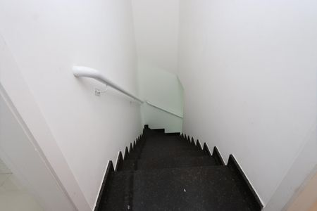 Casa de condomínio à venda com 69m², 2 quartos e 1 vagaEscada