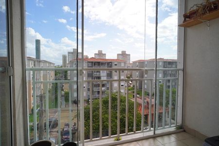 Varanda  de apartamento para alugar com 3 quartos, 69m² em Humaitá, Porto Alegre