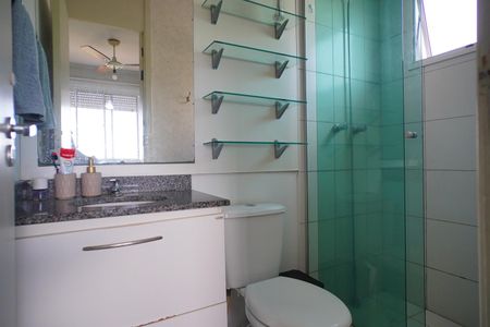 Banheiro suíte  de apartamento para alugar com 3 quartos, 69m² em Humaitá, Porto Alegre