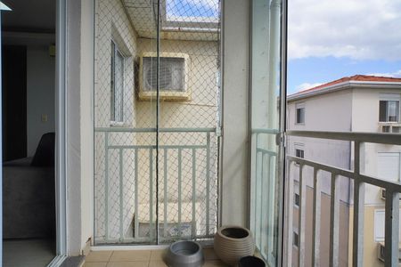 Varanda  de apartamento para alugar com 3 quartos, 69m² em Humaitá, Porto Alegre