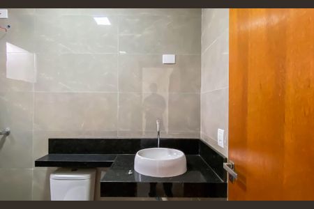 Casa à venda com 152m², 3 quartos e 2 vagas Casa à venda com 152m², 3 quartos e 2 vagasBanheiro