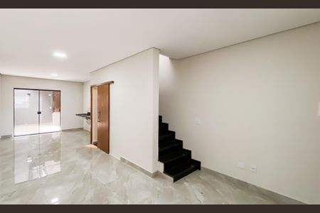 Casa à venda com 152m², 3 quartos e 2 vagas Casa à venda com 152m², 3 quartos e 2 vagasSala