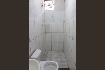 Banheiro de kitnet/studio para alugar com 1 quarto, 24m² em Laranjeiras, Uberlândia