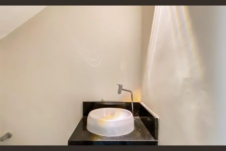 Casa à venda com 174m², 3 quartos e 2 vagas Casa à venda com 174m², 3 quartos e 2 vagasLavabo