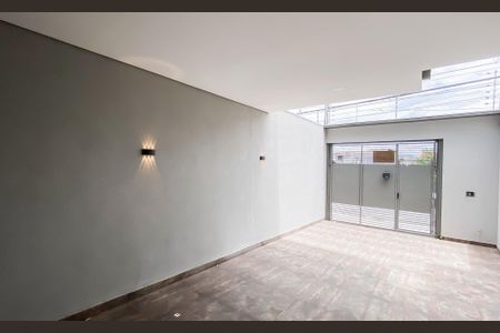 Casa à venda com 174m², 3 quartos e 2 vagas Casa à venda com 174m², 3 quartos e 2 vagasGaragem