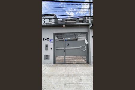 Casa à venda com 174m², 3 quartos e 2 vagas Casa à venda com 174m², 3 quartos e 2 vagasFachada + Placa