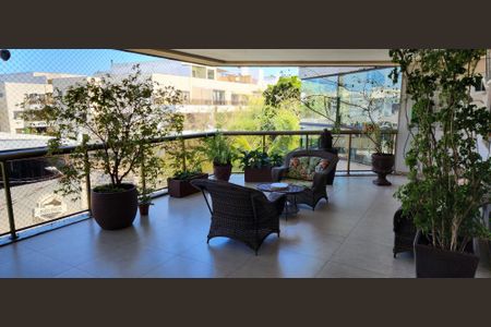 Apartamento à venda com 103m², 3 quartos e 2 vagasVaranda