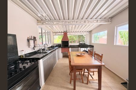 Casa à venda com 170m², 2 quartos e 2 vagasÁrea gourmet e lavanderia