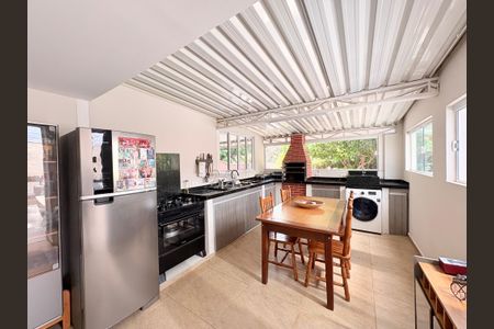 Casa à venda com 170m², 2 quartos e 2 vagasÁrea gourmet e lavanderia