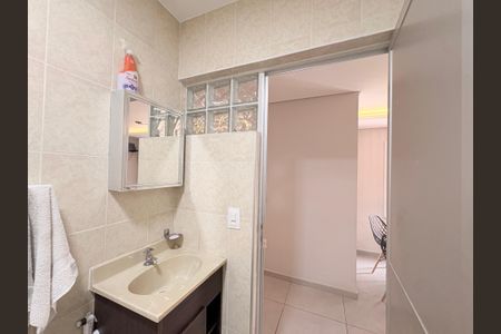 Casa à venda com 170m², 2 quartos e 2 vagasBanheiro Social