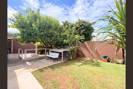 Casa à venda com 170m², 2 quartos e 2 vagasQuintal