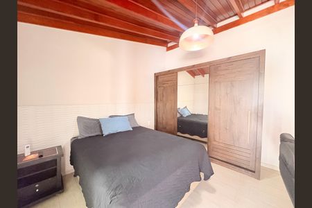 Casa à venda com 170m², 2 quartos e 2 vagasSuíte