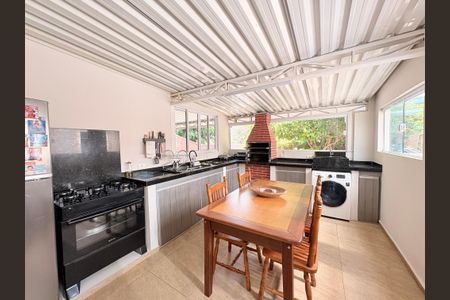 Casa à venda com 170m², 2 quartos e 2 vagasÁrea gourmet e lavanderia