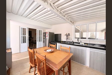 Casa à venda com 170m², 2 quartos e 2 vagasÁrea gourmet e lavanderia