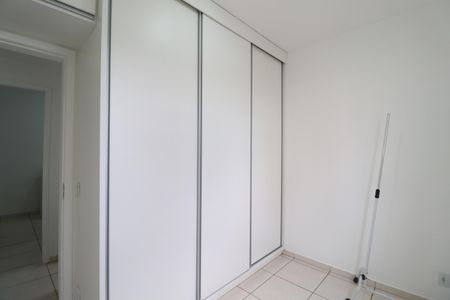 Quarto 2 de apartamento para alugar com 2 quartos, 45m² em Gávea, Uberlândia