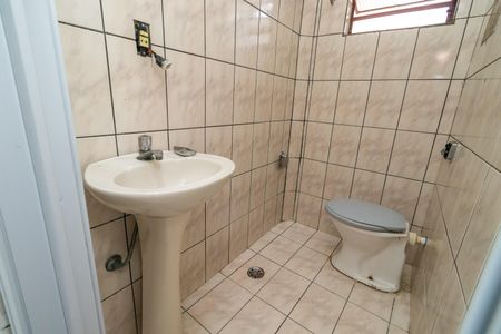 Banheiro de casa para alugar com 1 quarto, 35m² em Vila Industrial, São Paulo