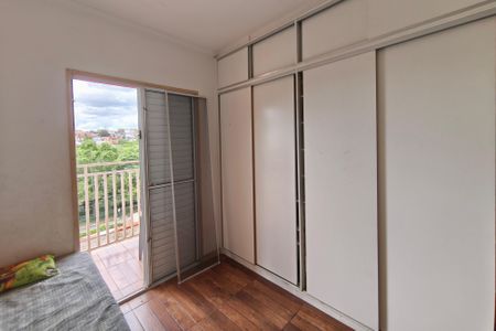 Casa à venda com 265m², 4 quartos e 3 vagas Casa à venda com 265m², 4 quartos e 3 vagasQuarto 3