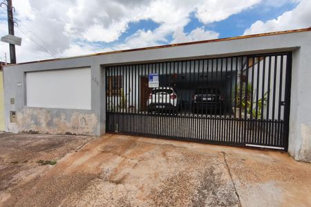 Casa à venda com 265m², 4 quartos e 3 vagas Casa à venda com 265m², 4 quartos e 3 vagasFachada