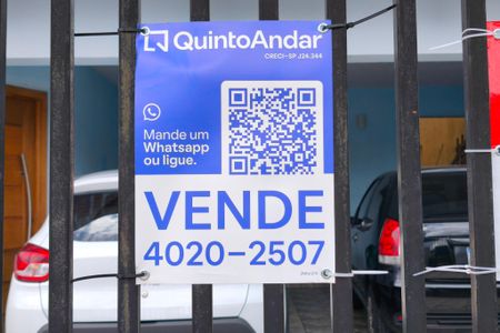 Casa à venda com 265m², 4 quartos e 3 vagas Casa à venda com 265m², 4 quartos e 3 vagasPLACA INSTALADA NA FACHADA