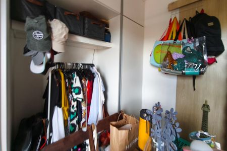 Casa à venda com 265m², 4 quartos e 3 vagas Casa à venda com 265m², 4 quartos e 3 vagasQuarto 4