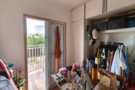 Casa à venda com 265m², 4 quartos e 3 vagas Casa à venda com 265m², 4 quartos e 3 vagasQuarto 4