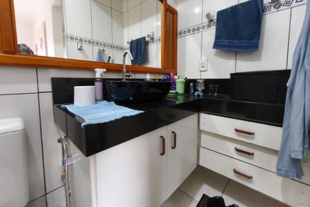 Casa à venda com 265m², 4 quartos e 3 vagas Casa à venda com 265m², 4 quartos e 3 vagasBanheiro Suíte