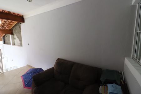 Casa à venda com 80m², 2 quartos e sem vagaQuintal