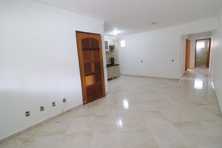 Sala de casa para alugar com 2 quartos, 80m² em Km 18, Osasco
