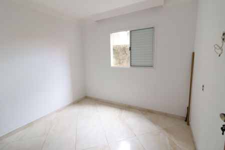 Quarto 2 de casa para alugar com 2 quartos, 80m² em Km 18, Osasco