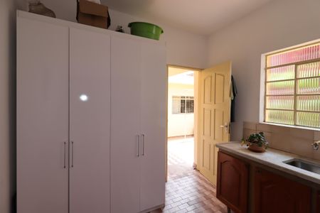 Casa à venda com 235m², 2 quartos e 1 vagaÁrea de Serviço