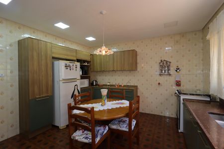 Casa à venda com 235m², 2 quartos e 1 vagaCozinha