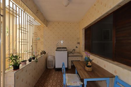 Casa à venda com 235m², 2 quartos e 1 vagaÁrea de Serviço