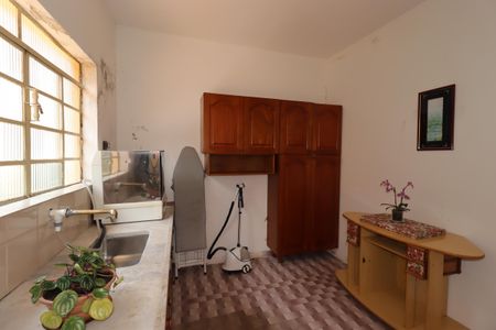 Casa à venda com 235m², 2 quartos e 1 vagaÁrea de Serviço