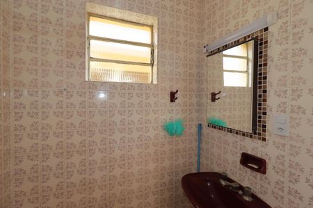 Casa à venda com 235m², 2 quartos e 1 vagaBanheiro de Serviço