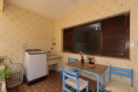 Casa à venda com 235m², 2 quartos e 1 vagaÁrea de Serviço