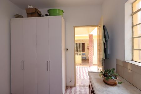 Casa à venda com 235m², 2 quartos e 1 vagaÁrea de Serviço