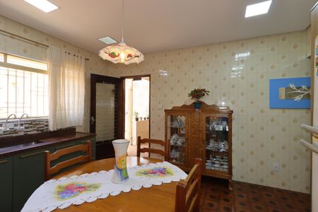 Casa à venda com 235m², 2 quartos e 1 vagaCozinha