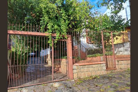 Casa à venda com 280m², 2 quartos e 4 vagas Casa à venda com 280m², 2 quartos e 4 vagasFachada da Casa