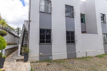 Apartamento à venda com 72m², 2 quartos e 1 vaga Apartamento à venda com 72m², 2 quartos e 1 vagaFachada