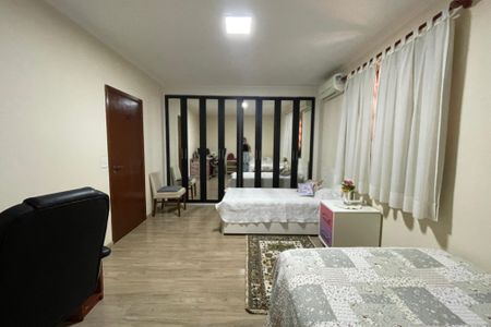 Casa à venda com 220m², 3 quartos e 2 vagas