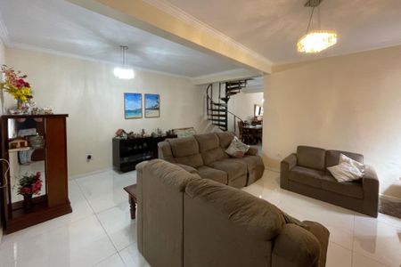 Casa à venda com 220m², 3 quartos e 2 vagas