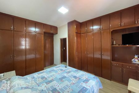 Casa à venda com 220m², 3 quartos e 2 vagas