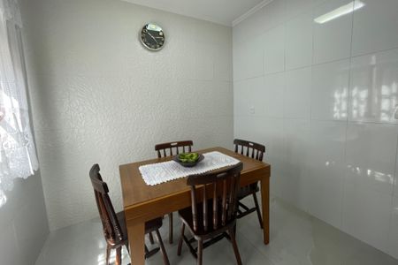 Casa à venda com 220m², 3 quartos e 2 vagas