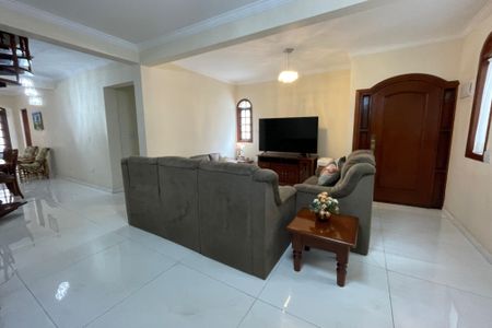 Casa à venda com 220m², 3 quartos e 2 vagas