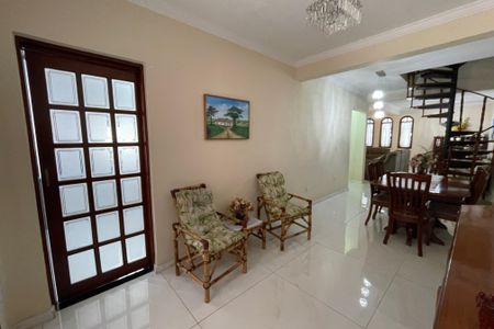 Casa à venda com 220m², 3 quartos e 2 vagas