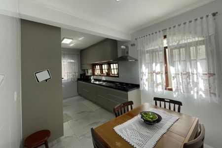 Casa à venda com 220m², 3 quartos e 2 vagas