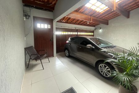 Casa à venda com 220m², 3 quartos e 2 vagas